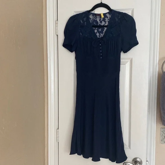betsey johnson blue silk dress BETSEY JOHNSON Blue Pink Multi Floral Trim Sleeveless Size 2 (XS) Dress –  ReturnStyle main image 0